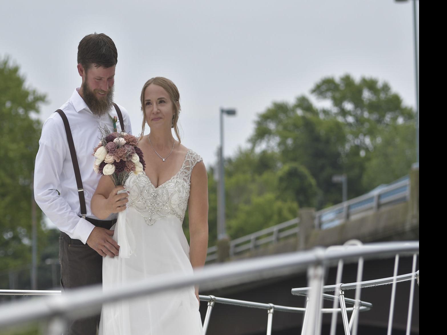 Couple Ties The Knot On The Water News Kenoshanews Com