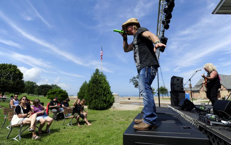 Tribute Island draws large, enthusiastic crowd to Kenosha's lakefront