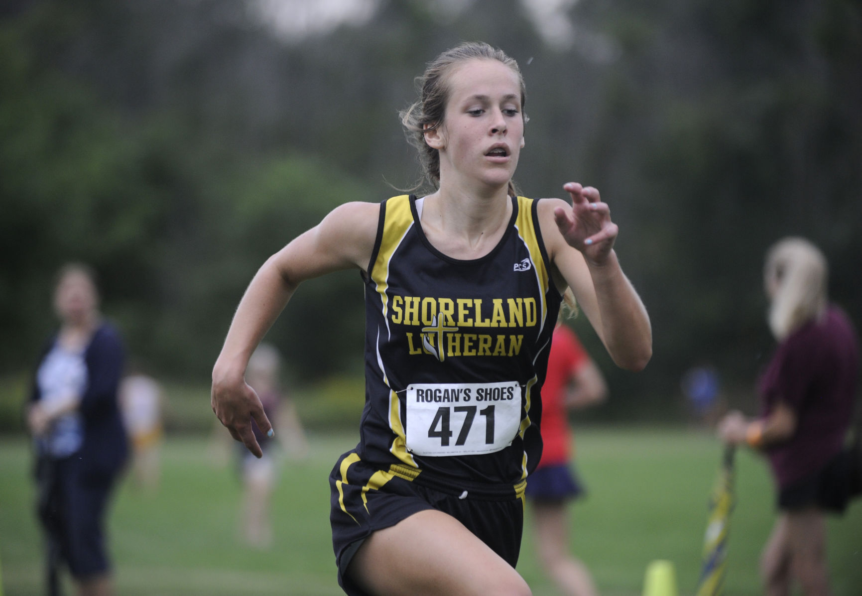 girls cross country shoes