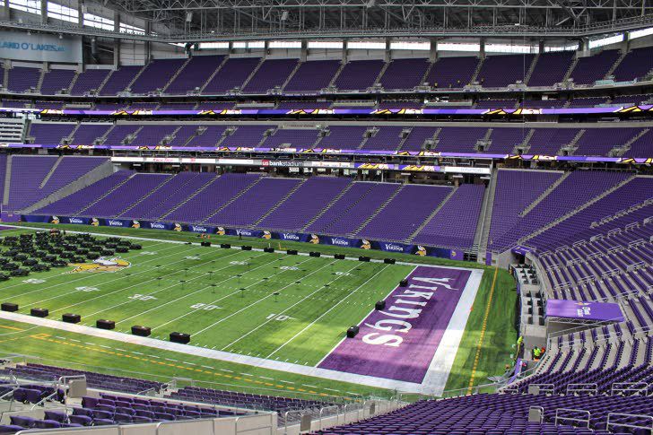 Minnesota Vikings Open New Stadium with Halftime Show Tribute to Prince