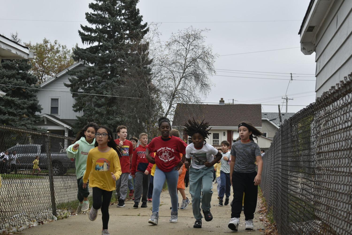 Roosevelt Elementary in Kenosha hosts inaugural "Teddy Trot"