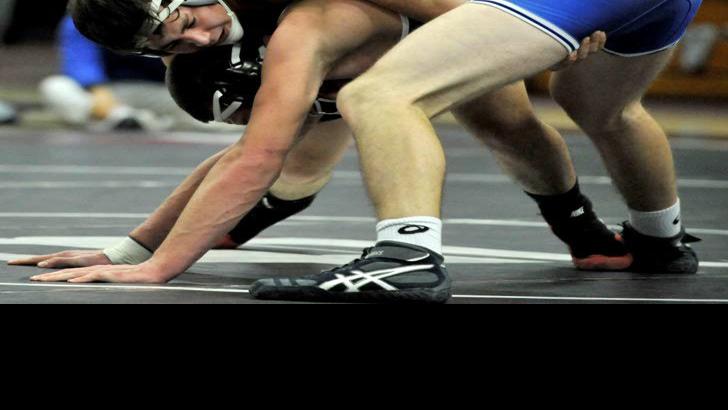Five Wrestlers Make Division 1 Semifinals At State Sports Kenoshanews Com