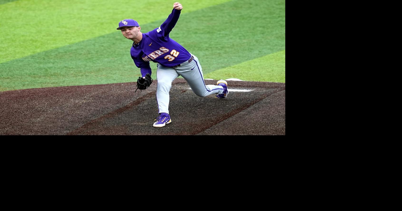 LSU's Kade Anderson (32) throws a pitch during the college baseball game between the University of Oklahoma Sooners and the LSU Tigers at L. Dale Mitchell Park in Norman, Okla., Thursday, April, 3, 2025.