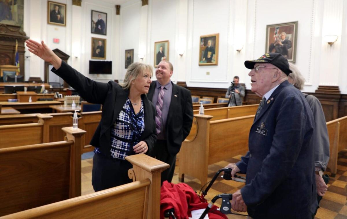 Decorated WWII veteran serves as Kenosha County bailiff