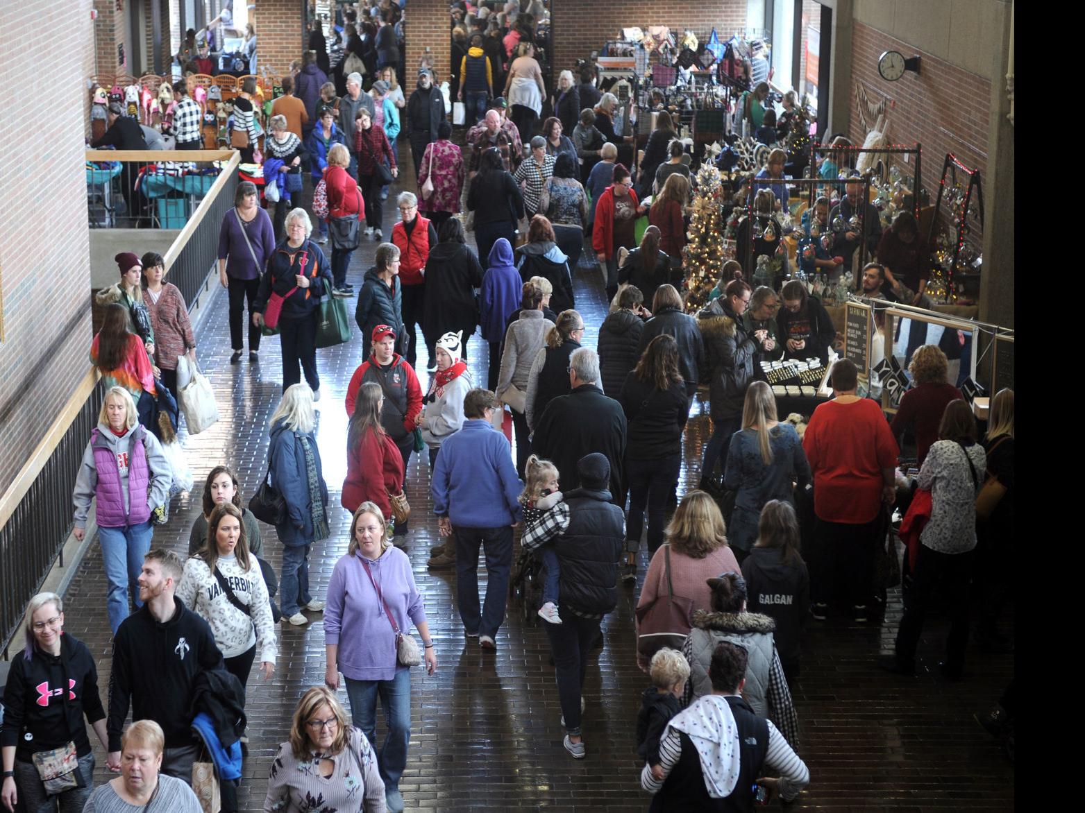 Thousands Attend Uw Parkside S Annual Crafts Fair Local News Kenoshanews Com