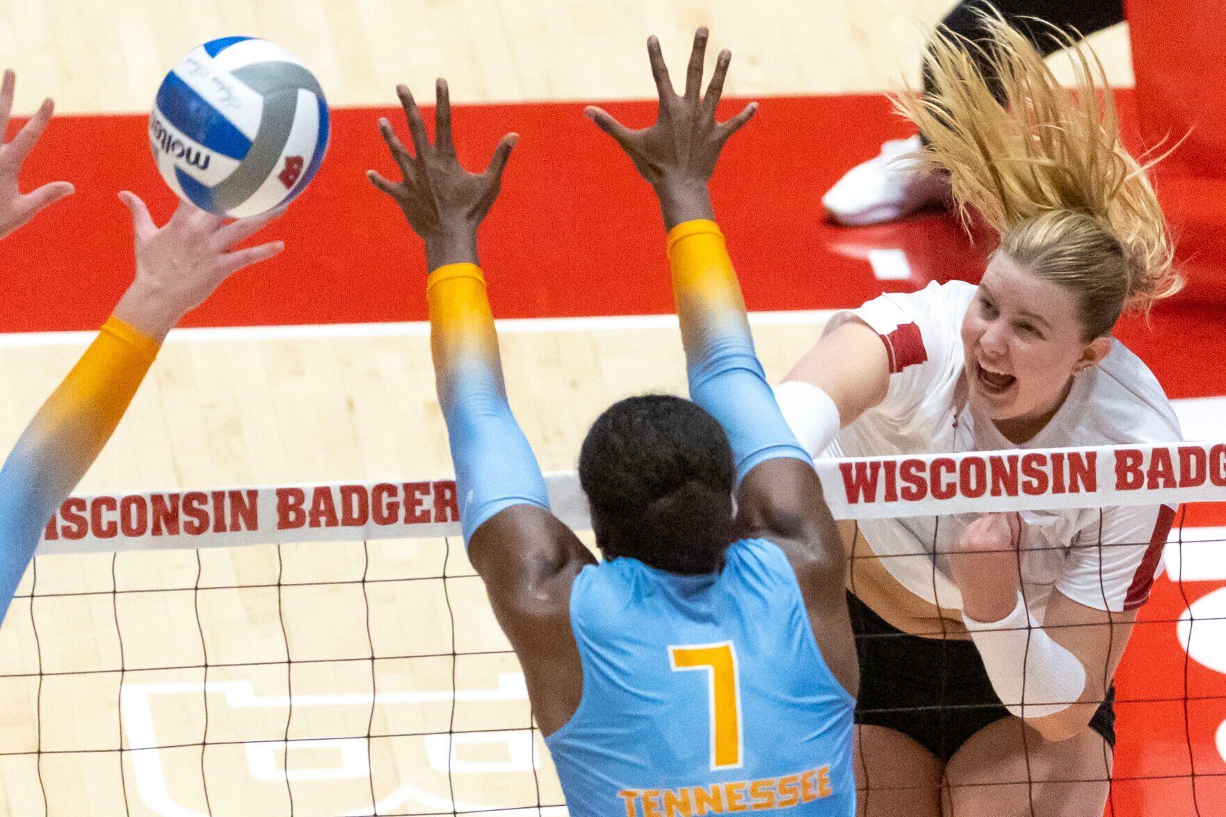 Wisconsin volleyballs Gulce Guctekin adjusts to bench role