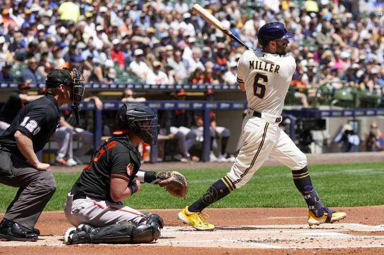 Brewers blow 3-0 lead, miss chance to sweep Orioles