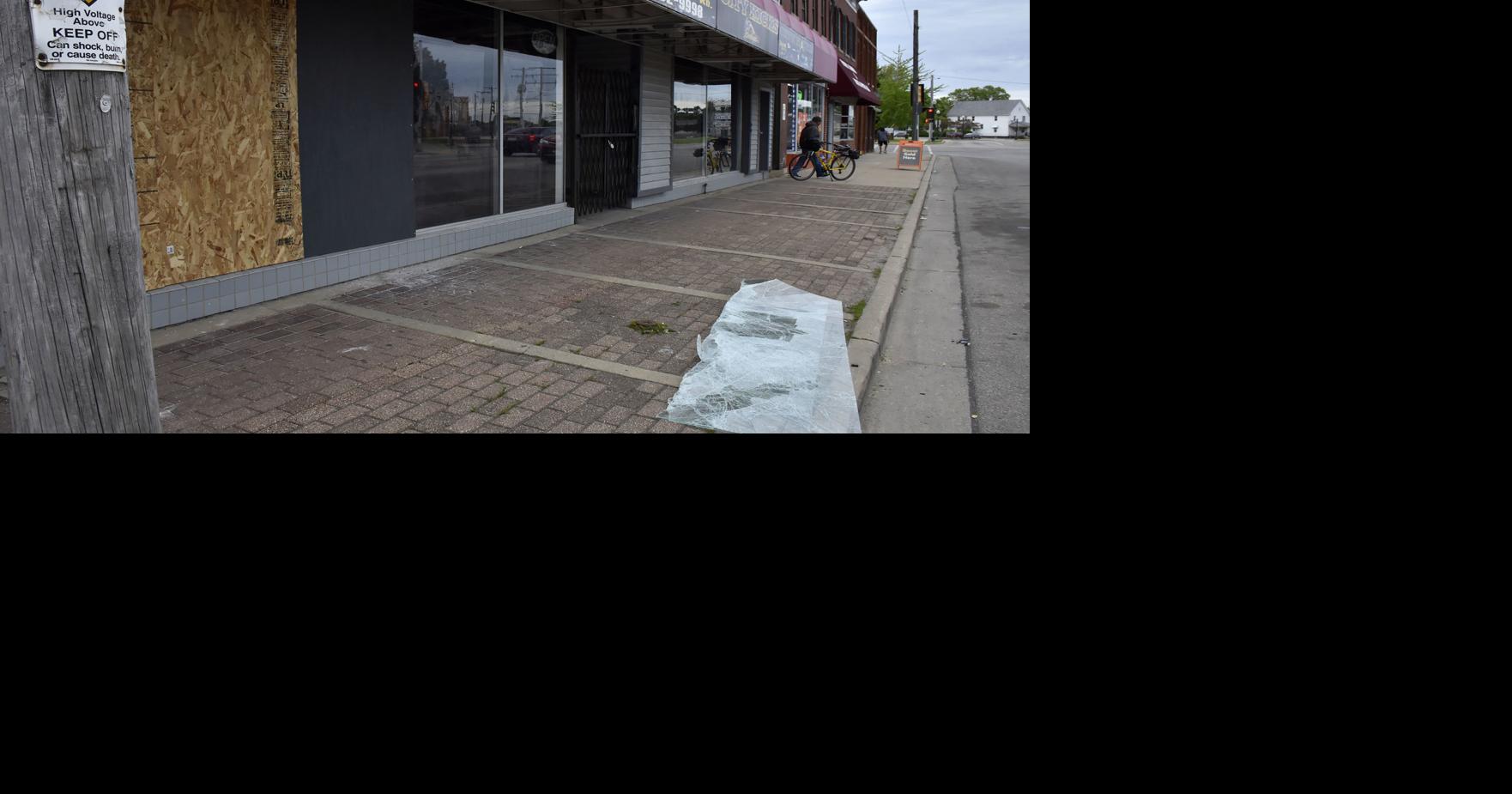 Kenosha shops clean up in aftermath of protest, small riots