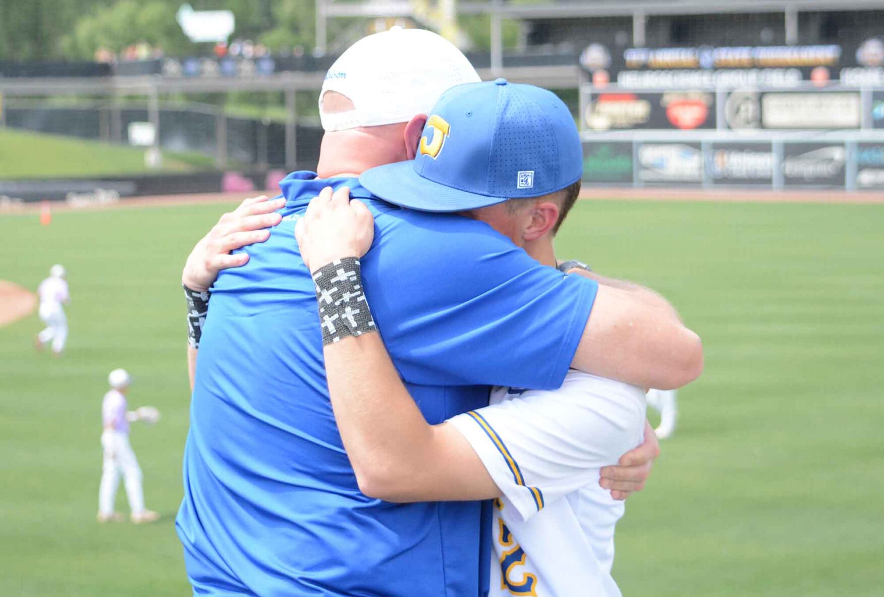 Santarelli, Bauerschmidt named baseball players of the year