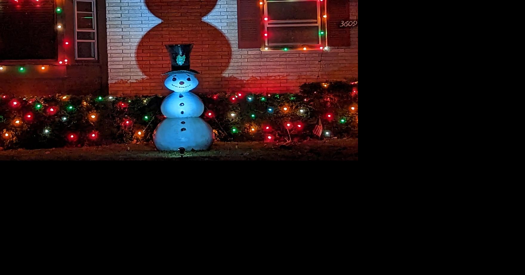 Kenosha Christmas lights enhanced by the shadows