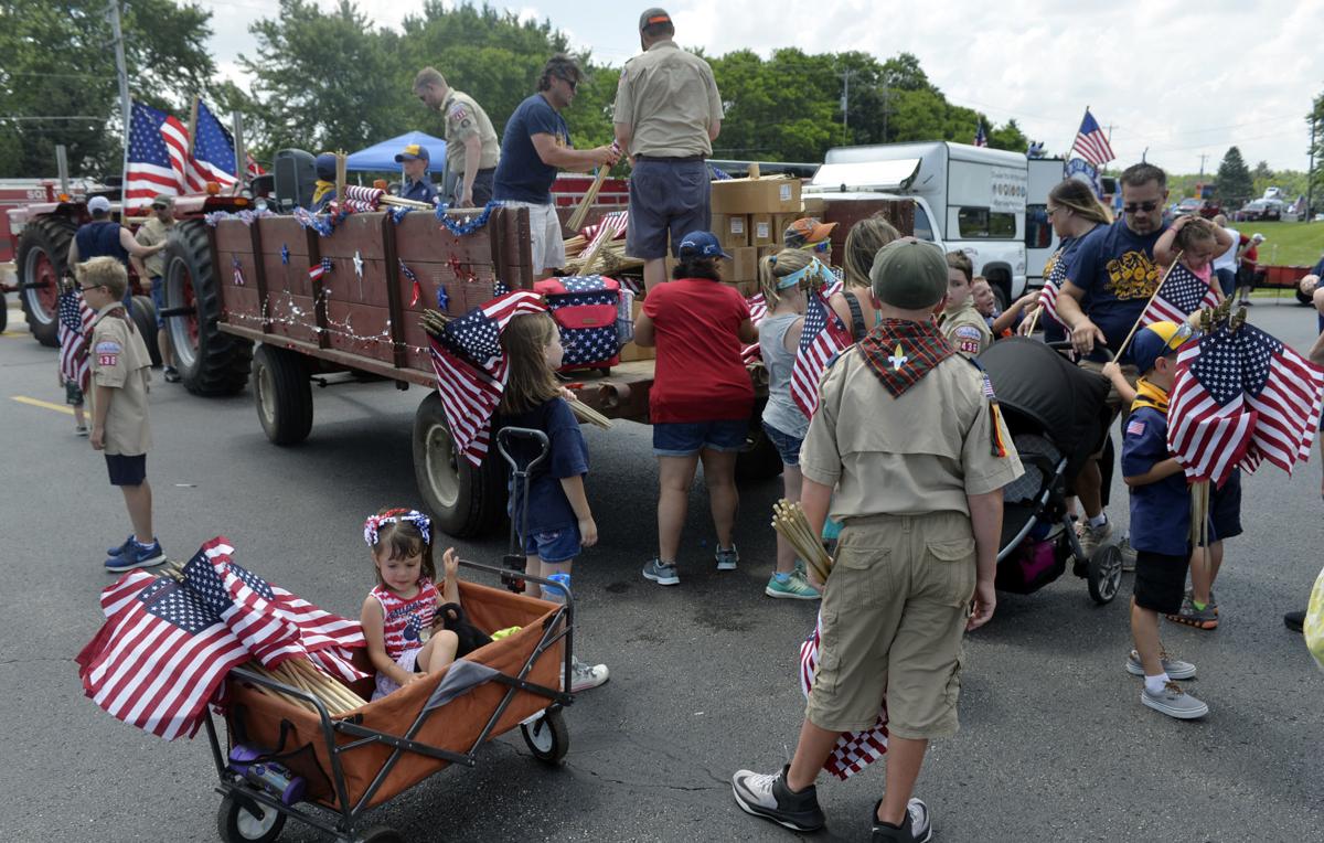 Hundreds turn out for Somers parade Local News