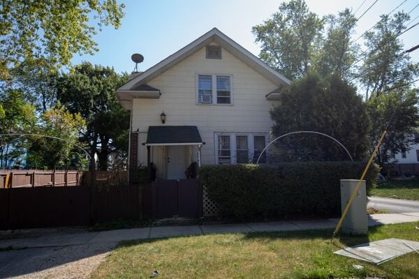 3 Bedroom Home in Waukegan - $99,000