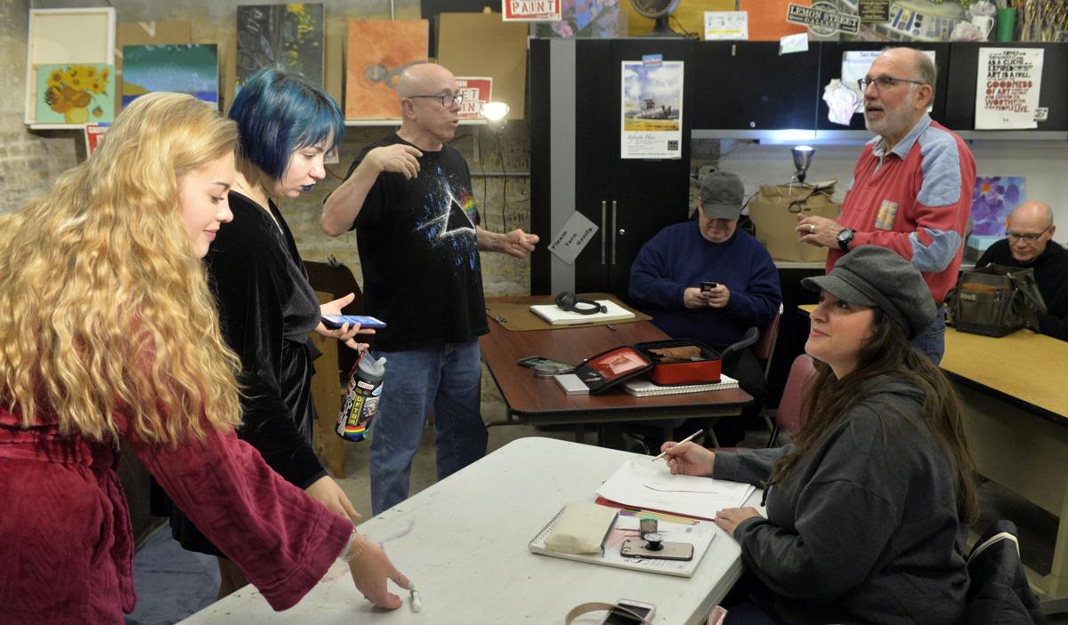 Series of models give local artists opportunity to practice figure drawing | News | kenoshanews.com