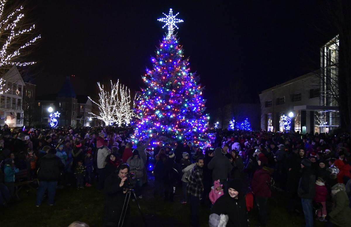 It S Beginning To Look A Lot Like Christmas Hundreds Attend Friday S Lightin Up Event Local News Kenoshanews Com