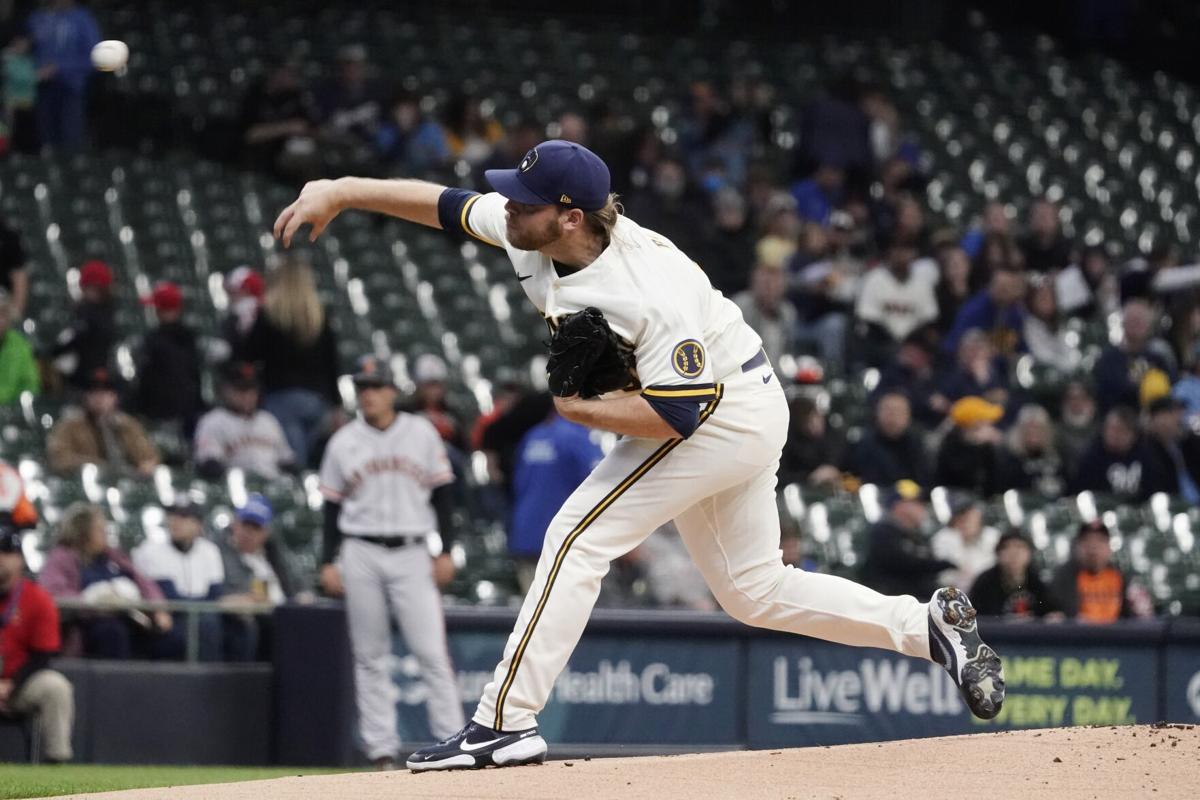 Giants beat Brewers 4-2