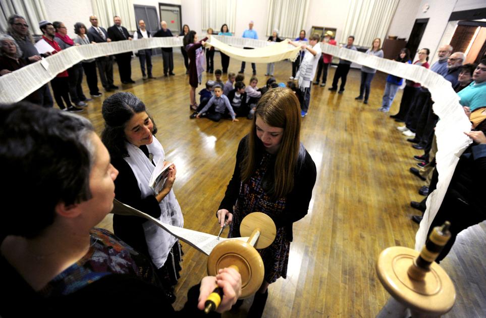 Beth Hillel celebrates Simchat Torah Faith
