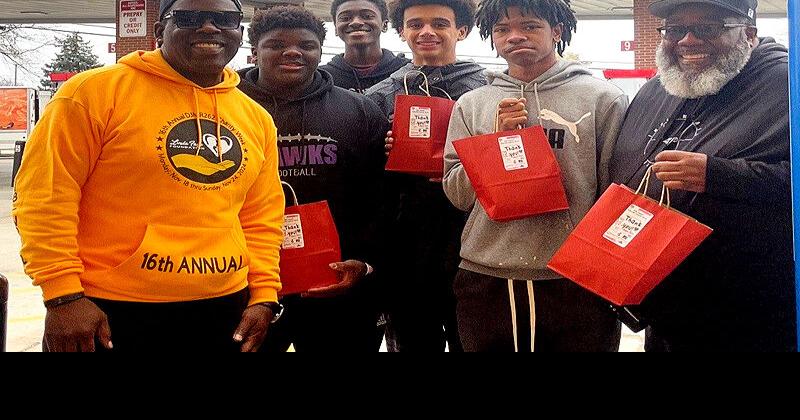 DjMr262, KUSD students kick off charity week with free gas