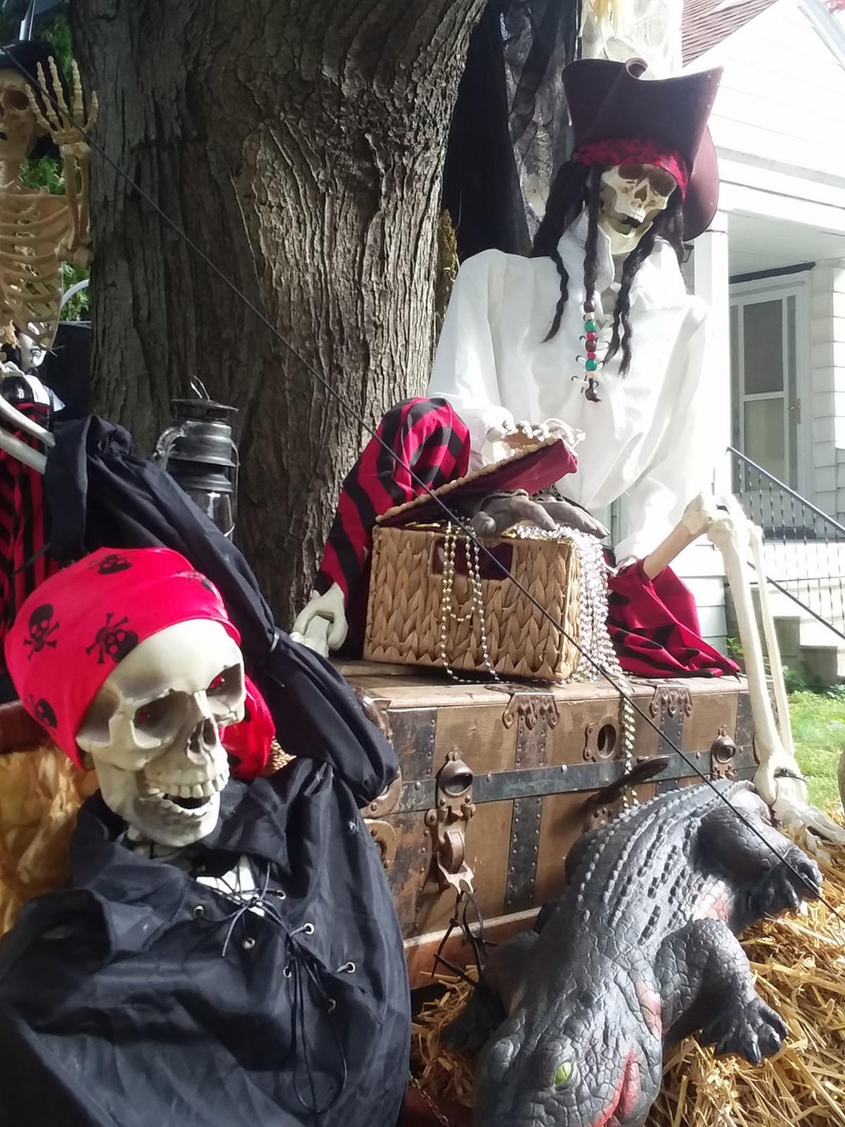 Celebrating Local Halloween Displays And Attractions Local News Kenoshanews Com