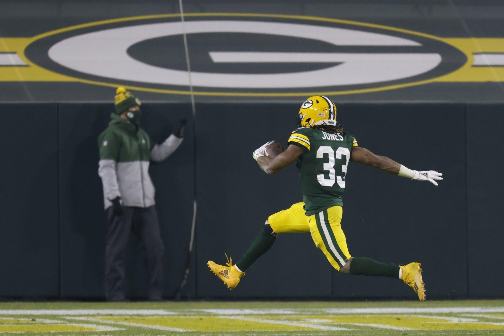 Photos: Green Bay Packers withstand Carolina Panthers' late push
