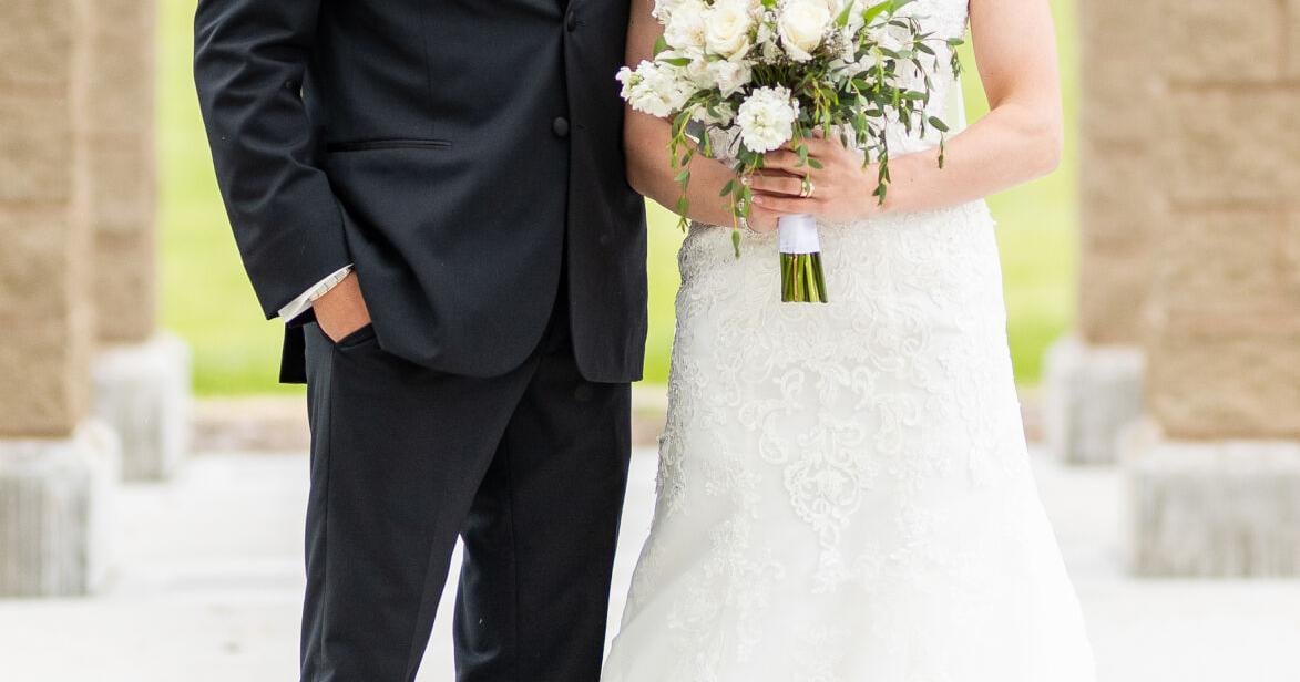 Emily Bollendorf of Mount Pleasant and Nicolas Rios of Racine marry