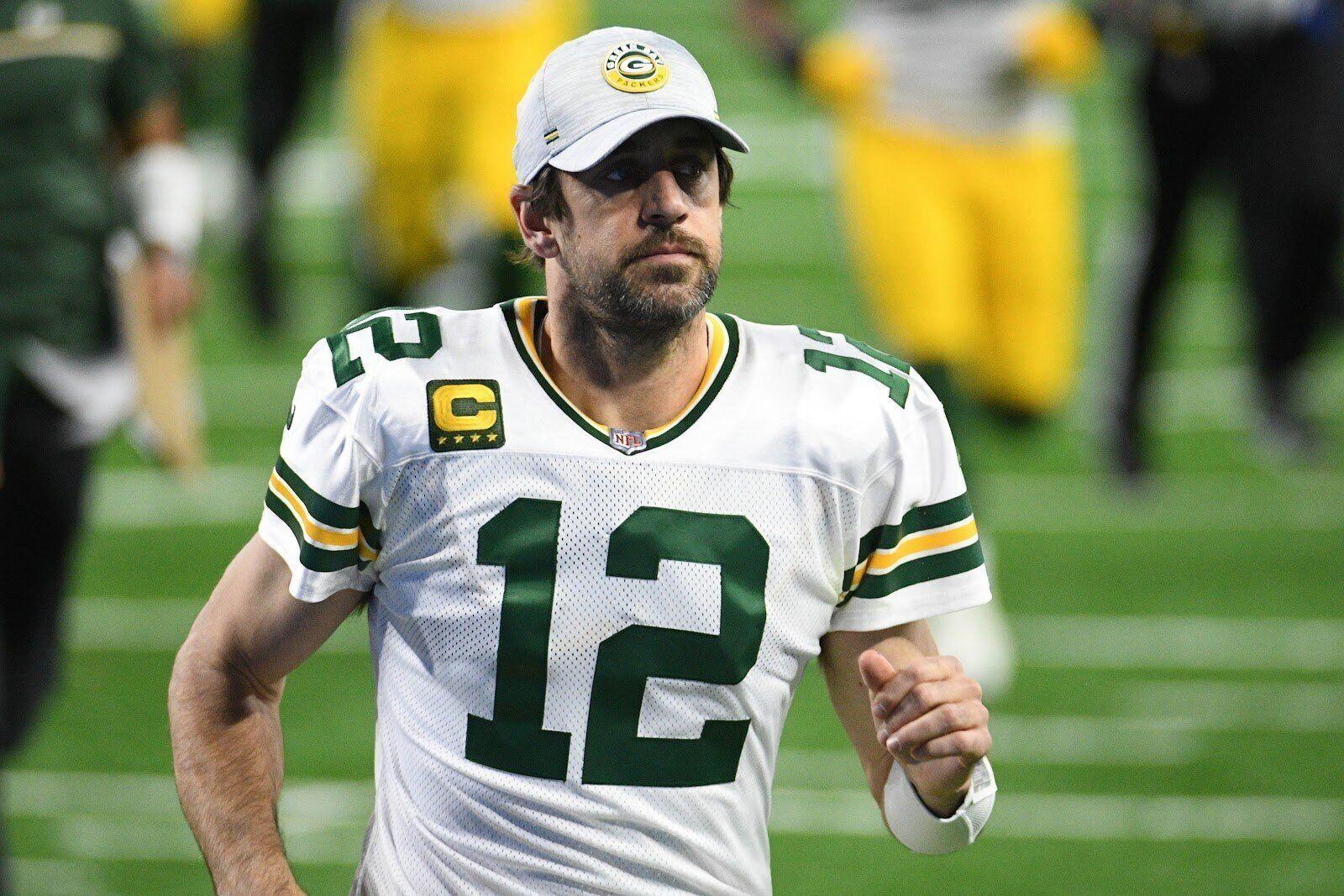 Packers' Aaron Rodgers sets up QB Danny Etling's long rushing TD