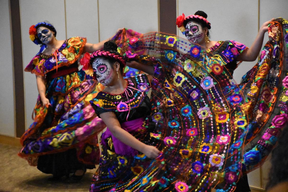 traditional dia de los muertos attire