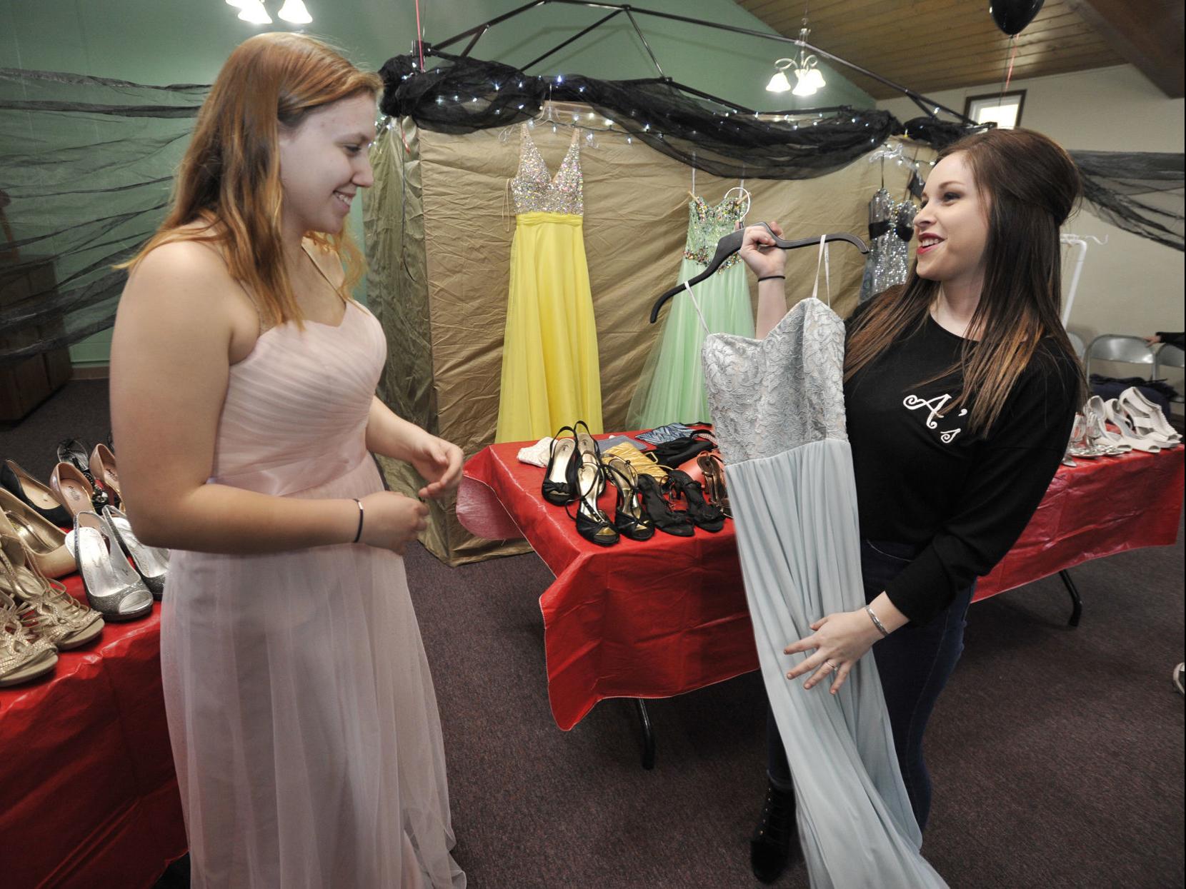 Dozens Find Free Prom Dresses And Accessories At Annual Event Local News Kenoshanews Com