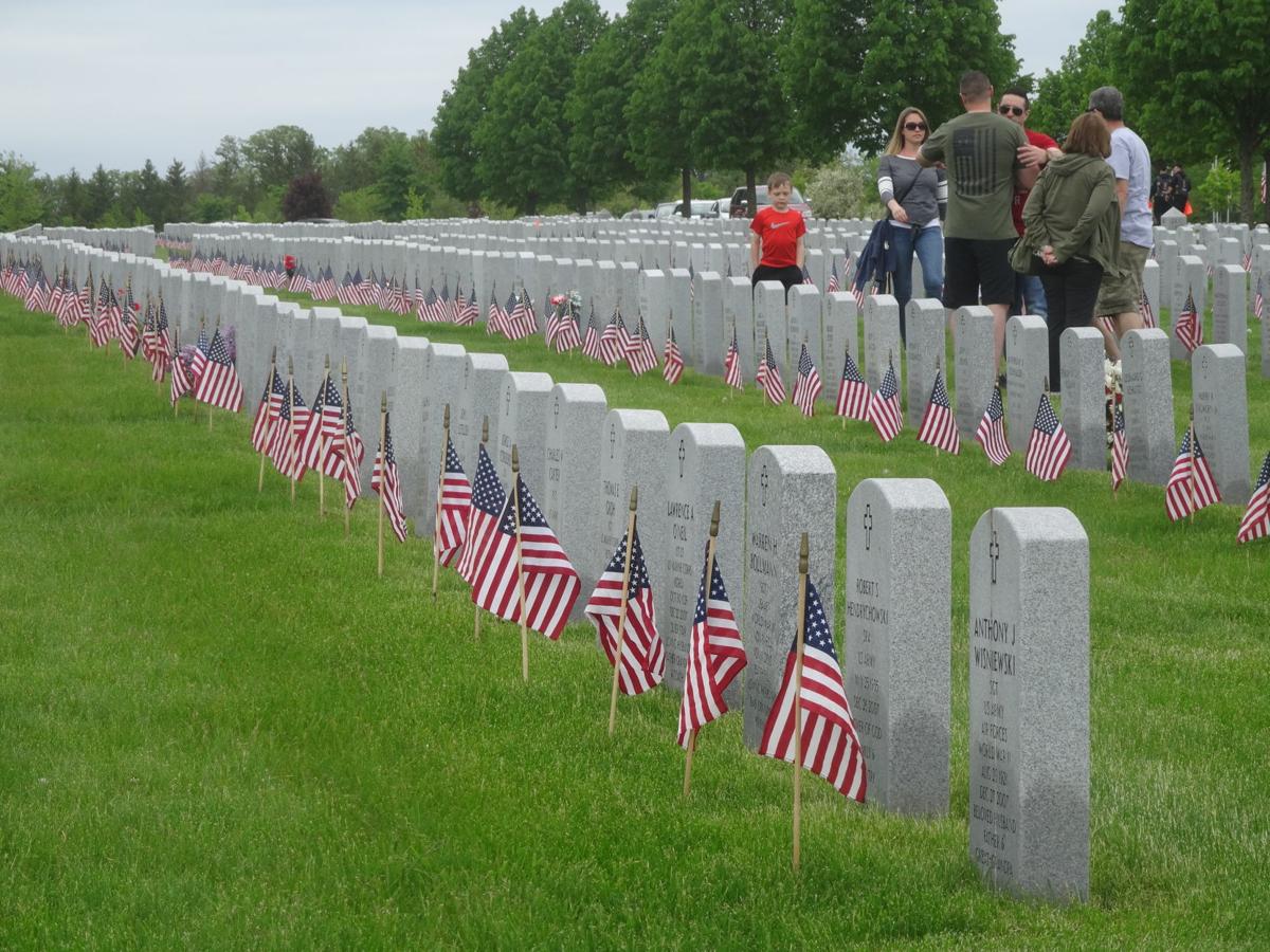 Remembering Their Sacrifice Hundreds Pay Respects At Memorial Day Ceremony Local News Kenoshanews Com