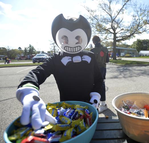 Gateway trunkortreat event connects recruits with community