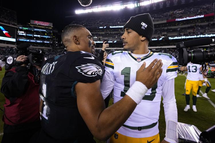 Jalen Hurts breaks Eagles record in win over Packers, Aaron Rodgers leaves  game with injury