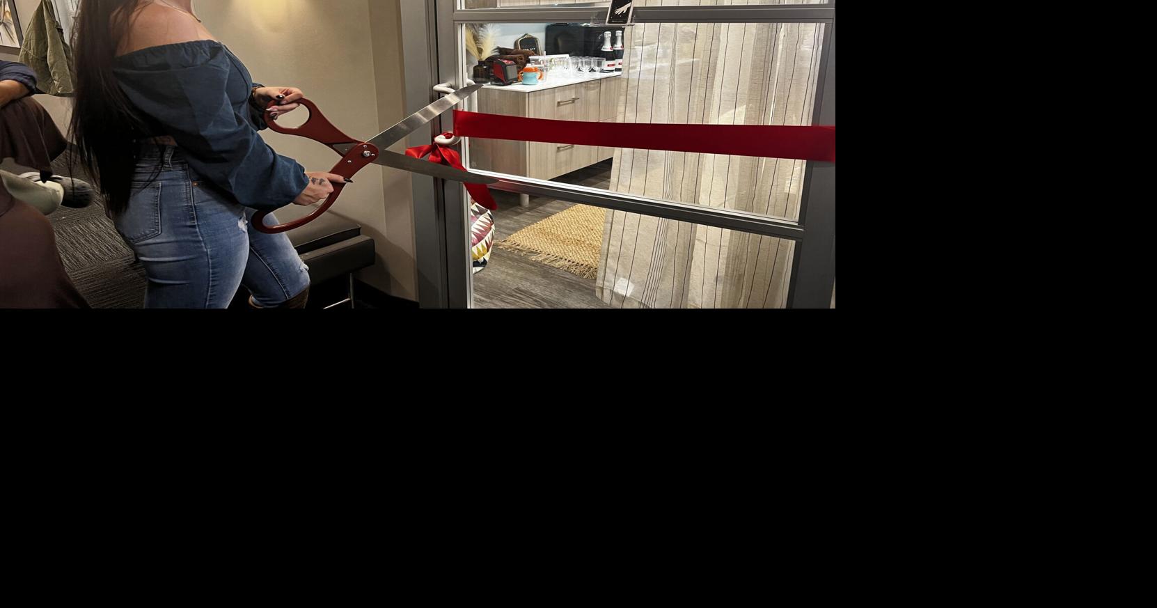 Emzi Nails debuts at Green Bay Road suite in Kenosha