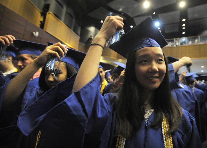 Lakeview graduates earn college credits