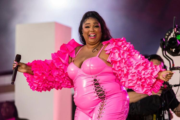 Lizzo used the Super Bowl to hard-launch a new look! We've got