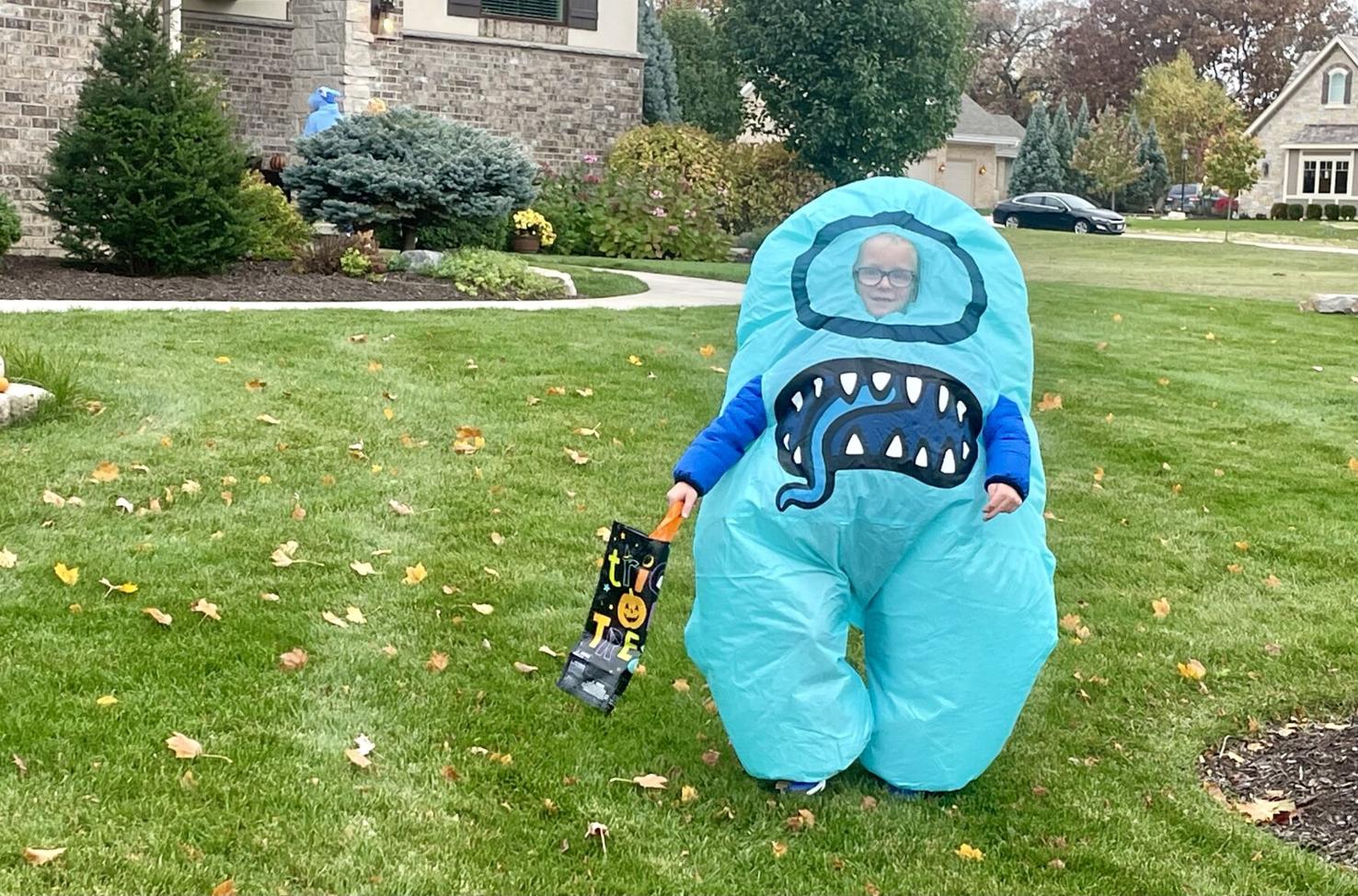 Trickortreaters rove Pleasant Prairie streets for candy