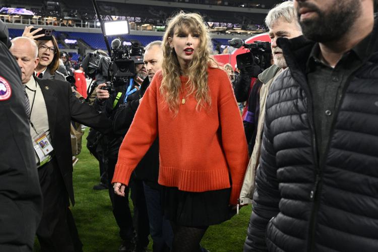 Taylor Swift's Sporty Style Is Worth Stealing, On Super Bowl Sunday and  Beyond - WSJ