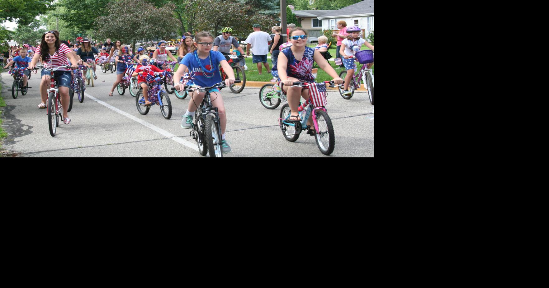 Bikes parade through Paddock Lake