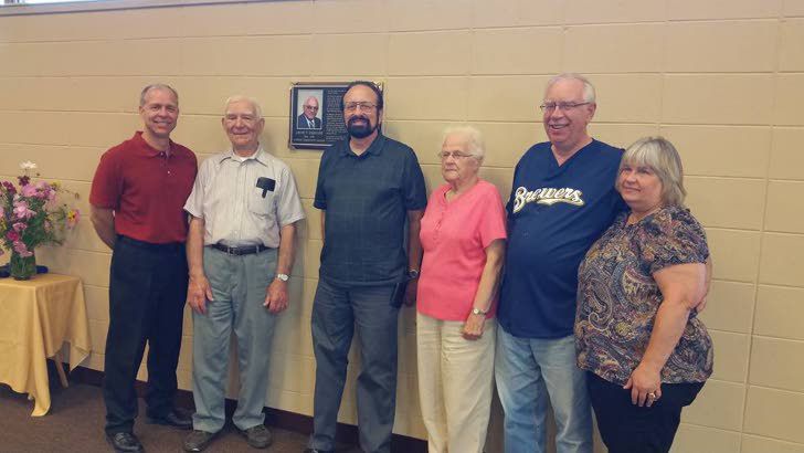 Brewers unveil Wall of Honor