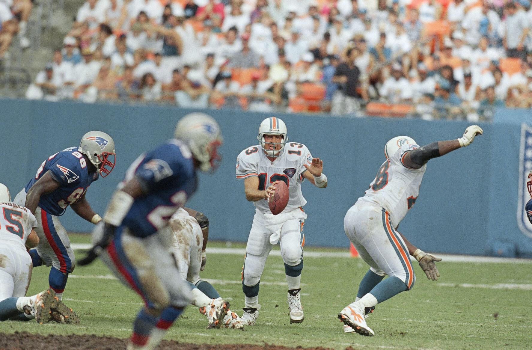 Today in sports history Dan Marino throws 300th career touchdown pass