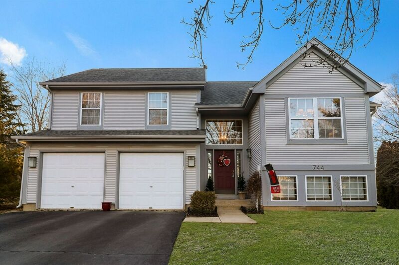 4 Bedroom Home in Gurnee 365,000