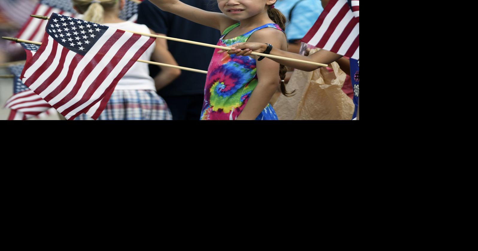 Hundreds turn out for Somers parade