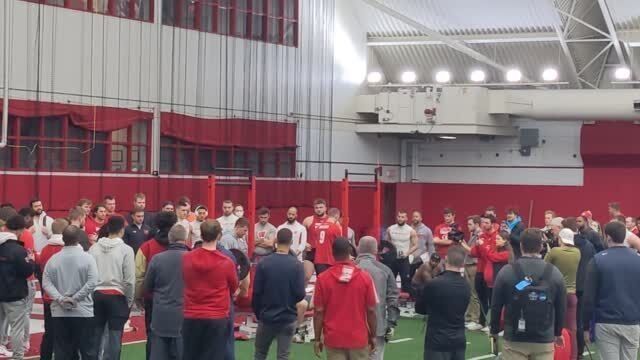Wisconsin Football: Leo Chenal Bench Presses 225 Pounds Many, Many Times -  Sports Illustrated Wisconsin Badgers News, Analysis and More