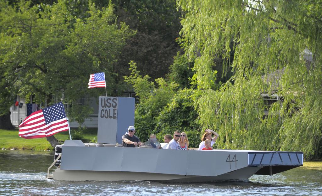 Paddock Lake Boat Parade Returns Local News Kenoshanews Com