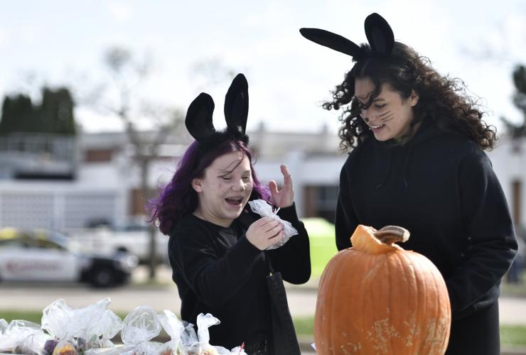 Gateway trunkortreat event connects recruits with community