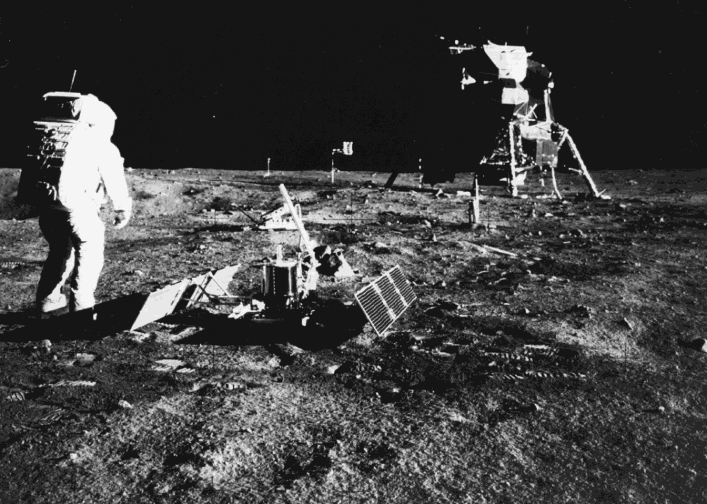 montclair-s-buzz-aldrin-1st-man-to-pee-on-moon-take-selfie-in-space