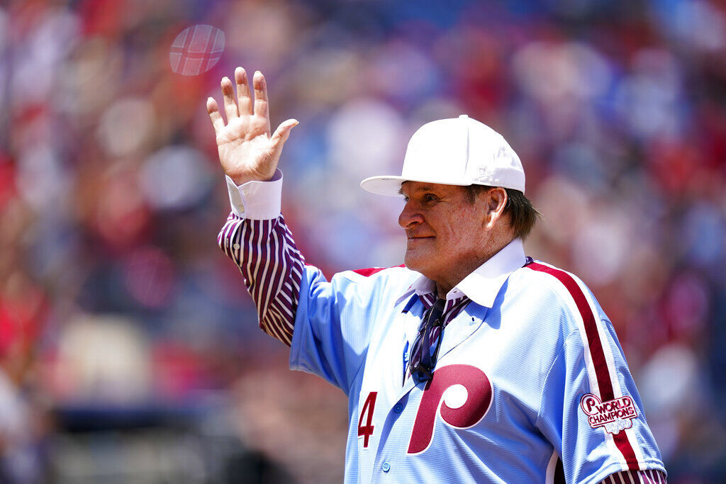 Pete Rose gets standing ovation as Phillies celebrate 1980 World