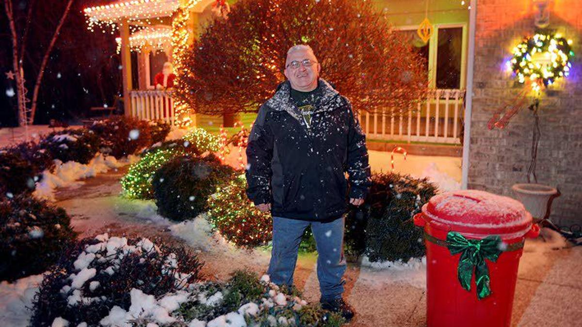 Trevor Family S Light Display Helps Sharing Center News Kenoshanews Com