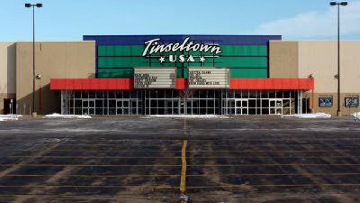 Relax Tinseltown Remodels Installing Banks Of Luxury Reclining Seats News Kenoshanews Com