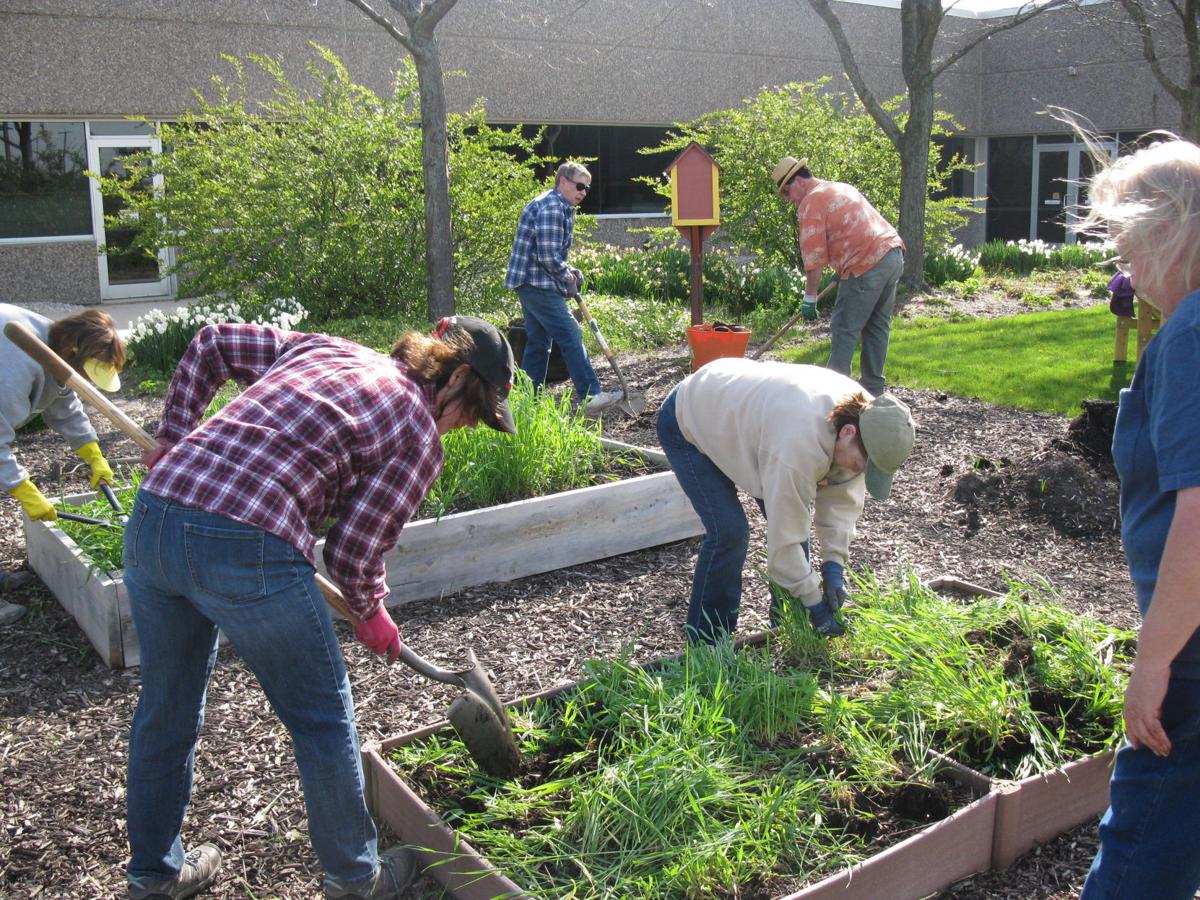 Jeanne HilinskeChristensen Training our garden guardians