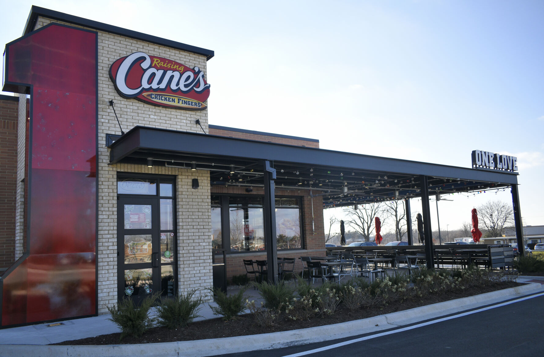 Raising Cane's opens its Kenosha location on Tuesday