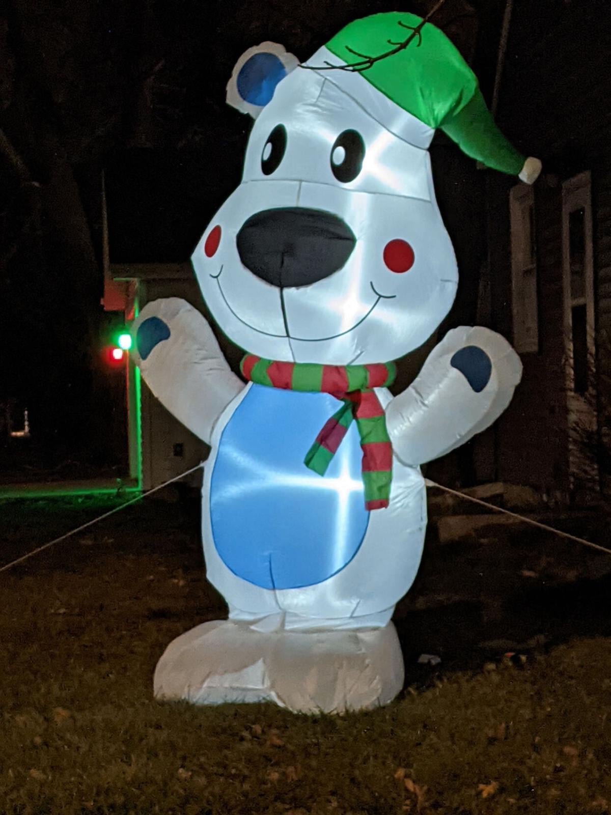 2020 xmas lights 80th street bear.jpg